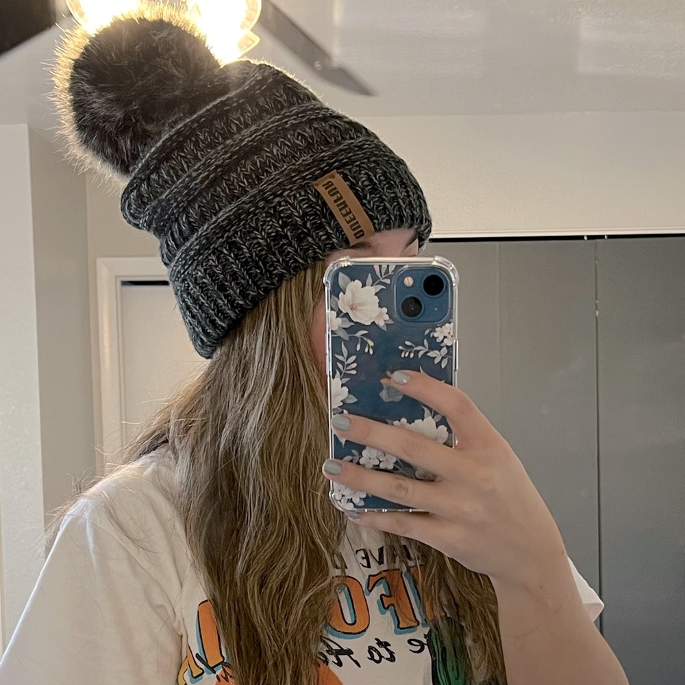 Queenfur beanie w. pom pom